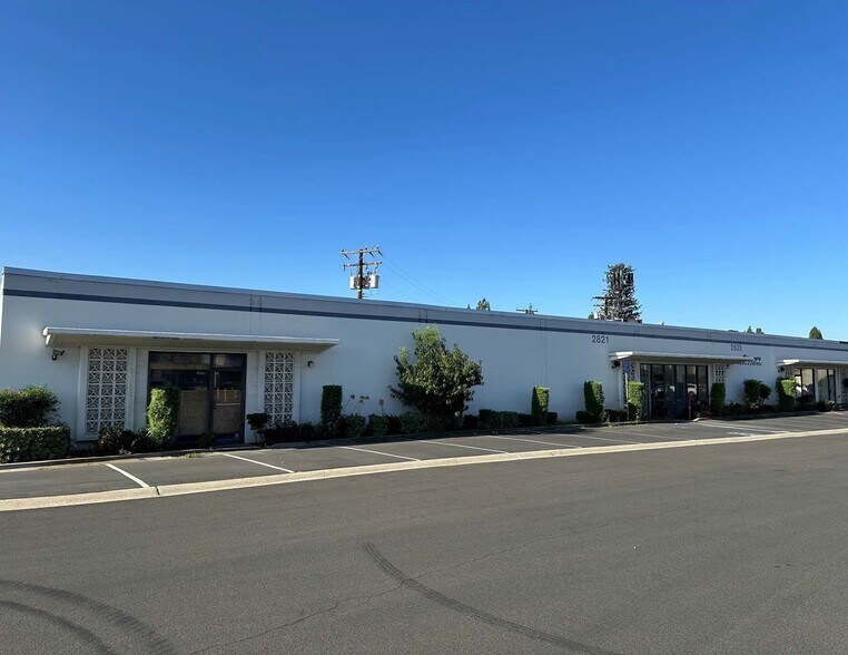 2819-2827 E Metropolitan Pl, Pomona, CA à louer - Photo du bâtiment - Image 2 de 5