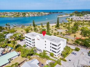 1016 Clemons St, Jupiter, FL for lease Interior Photo- Image 2 of 16