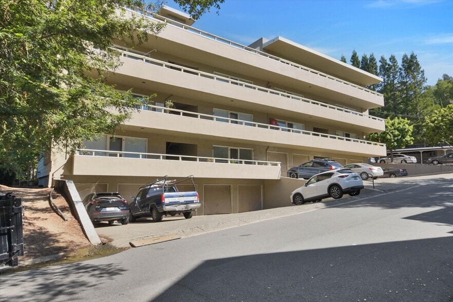 1118 Sir Francis Drake Blvd, Kentfield, CA for sale - Building Photo - Image 3 of 12