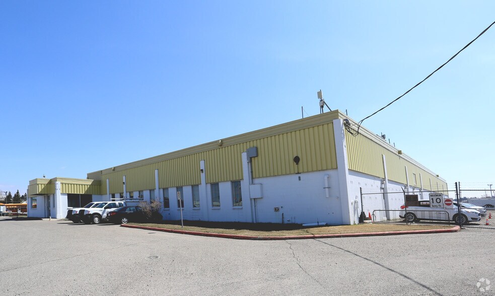 715 41st Ave NE, Calgary, AB à vendre - Photo principale - Image 1 de 1