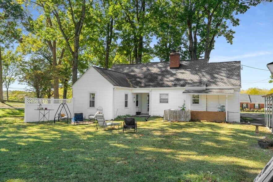 325 E Hill Ave, Lewisburg, TN à vendre - Photo du bâtiment - Image 3 de 11