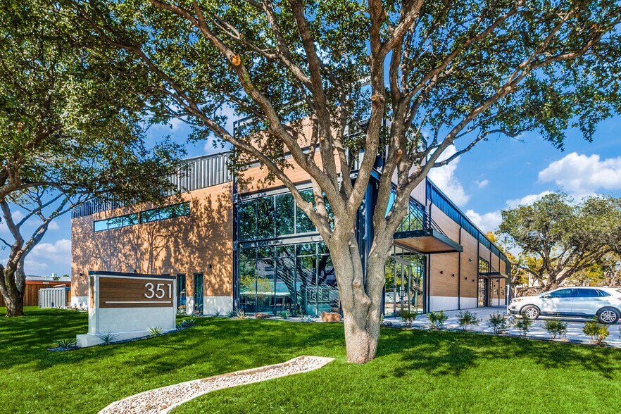 351 E Hudgins St, Grapevine, TX à vendre - Photo principale - Image 1 de 23