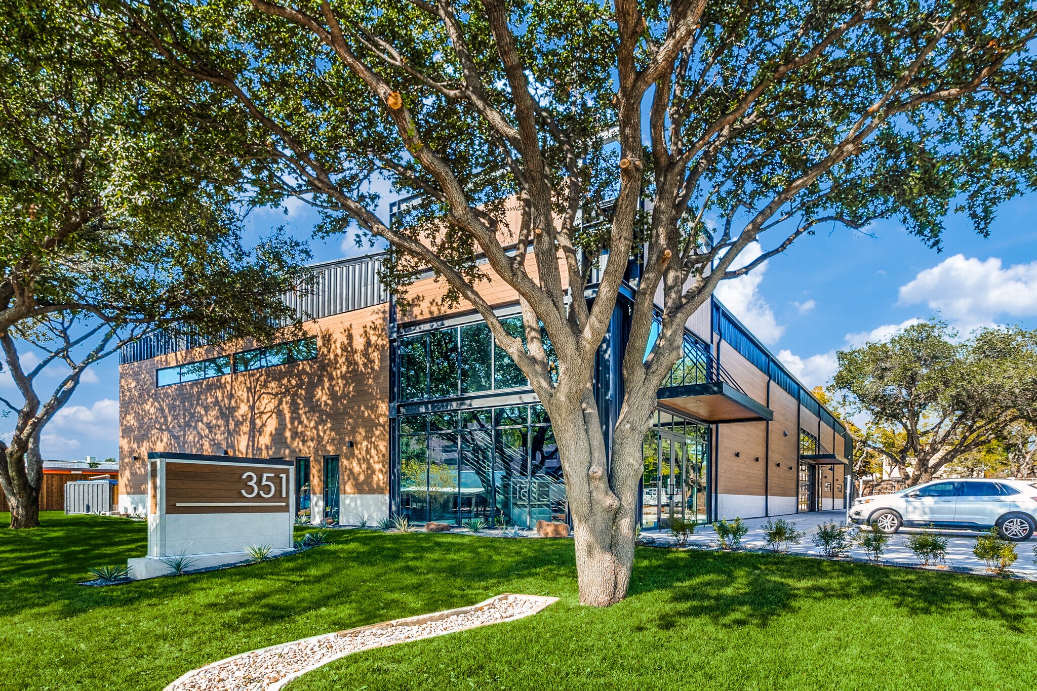 351 E Hudgins St, Grapevine, TX à vendre Photo principale- Image 1 de 24