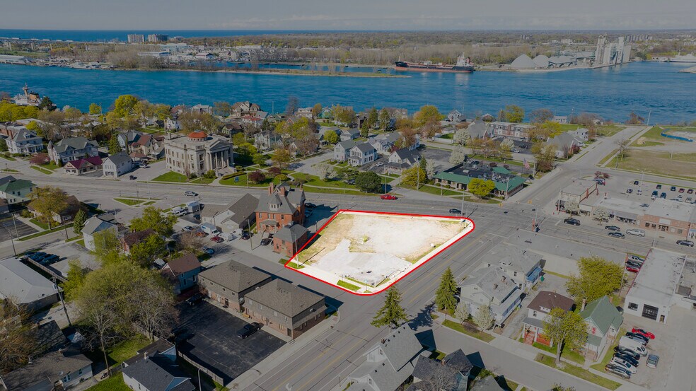 805 Pine Grove Avenue, Port Huron, MI à vendre - Photo du bâtiment - Image 2 de 13