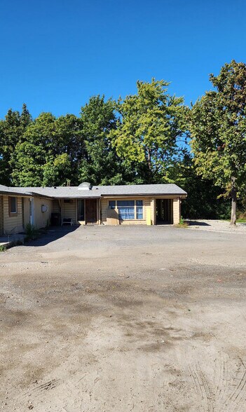 8424 Goreway Dr, Brampton, ON à vendre - Photo du bâtiment - Image 3 de 14