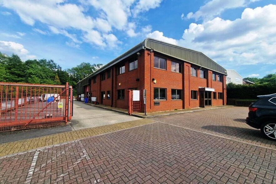 Stroudley Rd, Basingstoke à louer - Photo du bâtiment - Image 3 de 6