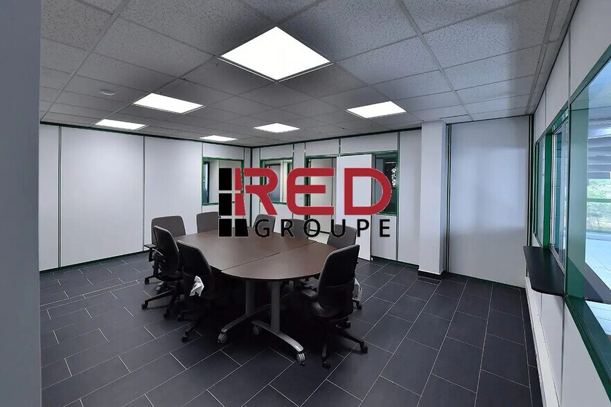 Office in Peynier for lease - Building Photo - Image 2 of 5