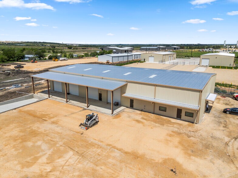 782 Soechting Rd, New Braunfels, TX à louer - Photo du bâtiment - Image 1 de 6