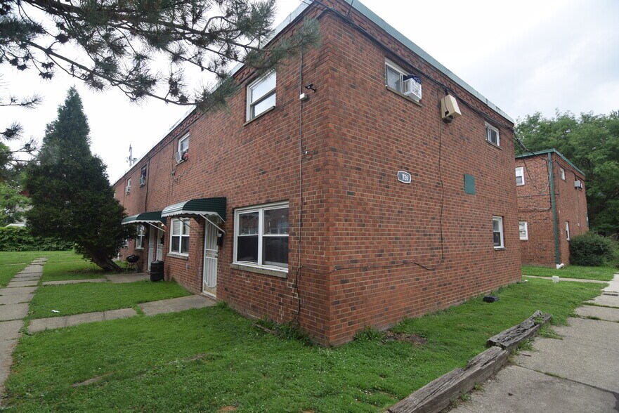 1724 Taylor Rd, East Cleveland, OH à vendre - Photo du bâtiment - Image 3 de 15