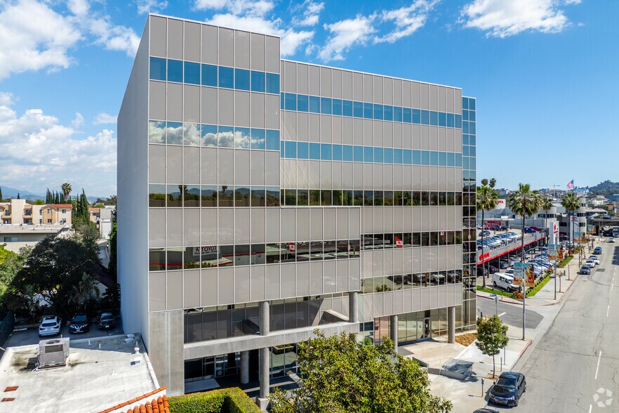 4640 Lankershim Blvd, North Hollywood, CA à louer - Photo du bâtiment - Image 3 de 4