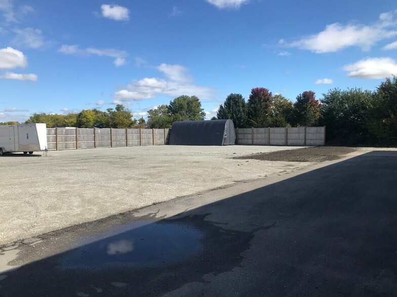 34 Stonehill Rd, Oswego, IL for lease - Building Photo - Image 3 of 3