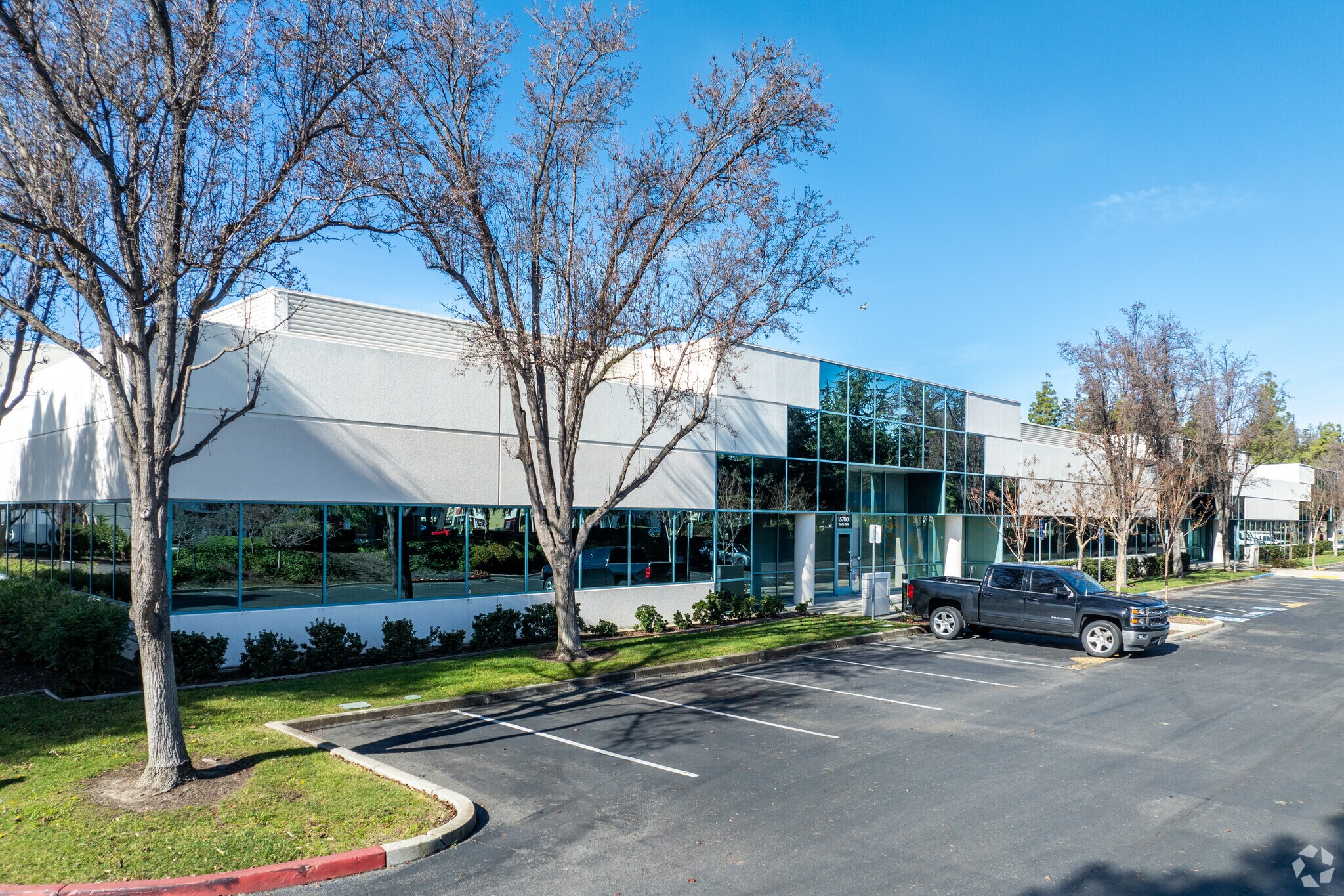 5700 Stoneridge Dr, Pleasanton, CA à louer Photo du bâtiment- Image 1 de 8