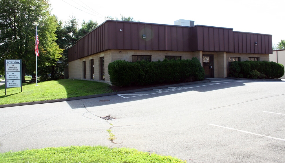 105 Research Dr, Milford, CT for lease - Building Photo - Image 2 of 2