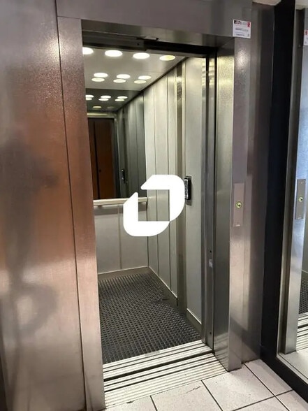 Office in Meylan for lease - Interior Photo - Image 3 of 7