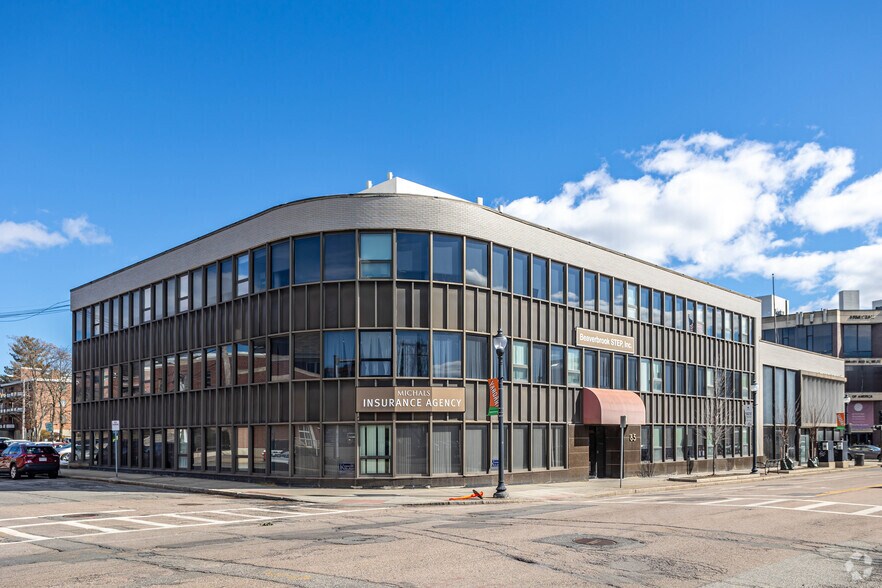 75-85 Main St, Watertown, MA à louer - Photo du bâtiment - Image 2 de 5