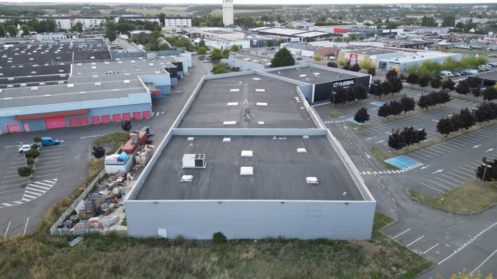 Commerce de détail dans Vernouillet à louer - Aérien - Image 2 de 22