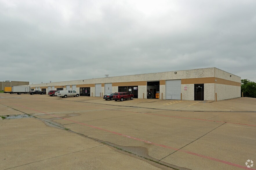 2133 Great Southwest Pky, Grand Prairie, TX for lease - Building Photo - Image 2 of 18