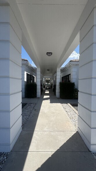 8065-8075 Beneva Rd, Sarasota, FL à louer - Photo du bâtiment - Image 2 de 6