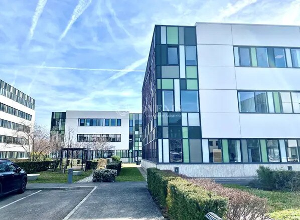 Office in Lyon for lease - Building Photo - Image 2 of 12