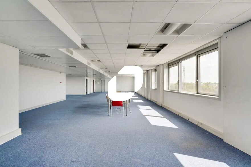 Flex in Noisy-le-Grand for lease - Building Photo - Image 3 of 14
