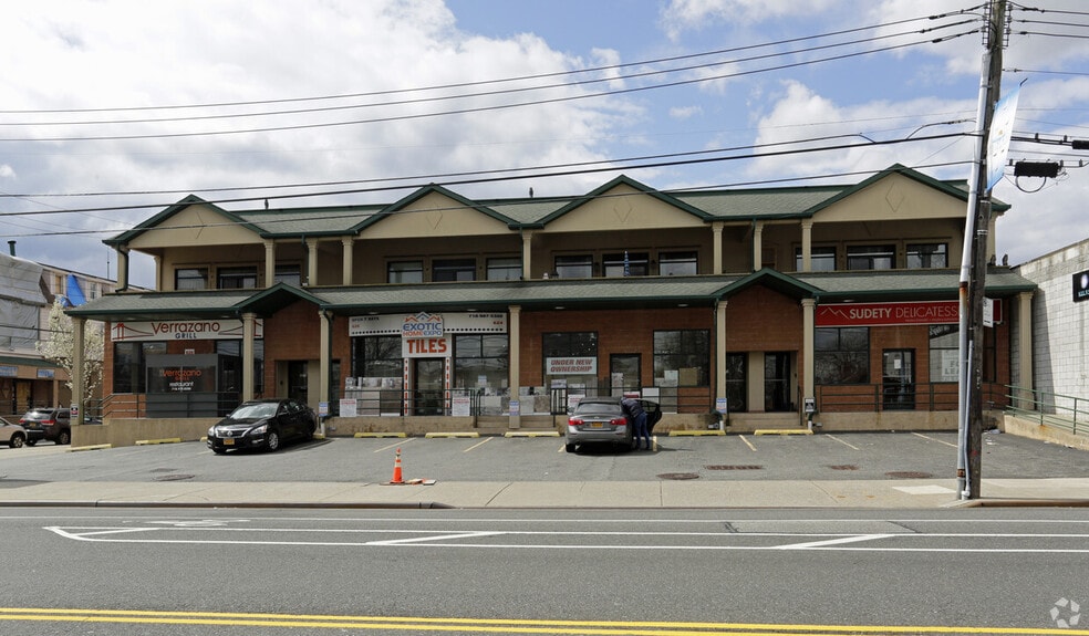 622 Midland Ave, Staten Island, NY à louer - Photo du bâtiment - Image 1 de 11
