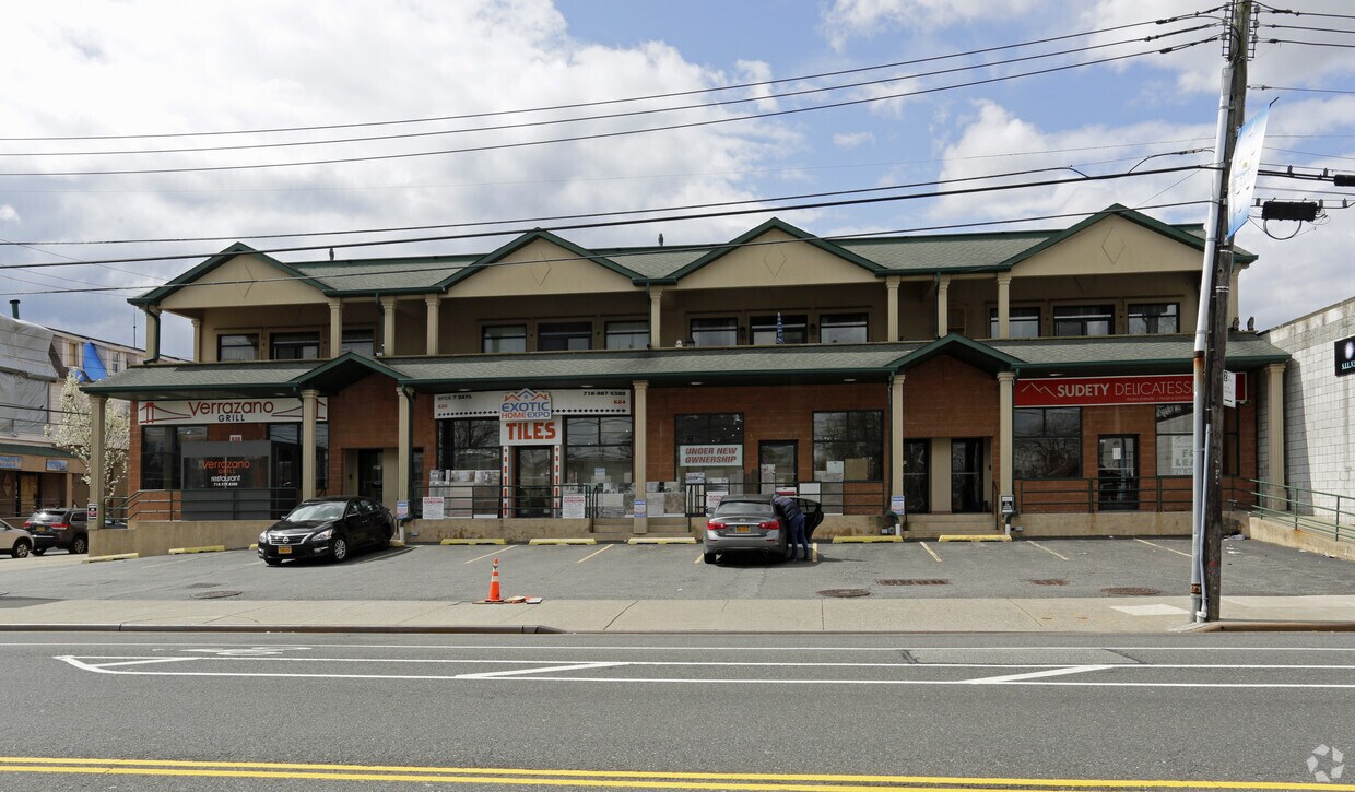 622 Midland Ave, Staten Island, NY à louer Photo du bâtiment- Image 1 de 12
