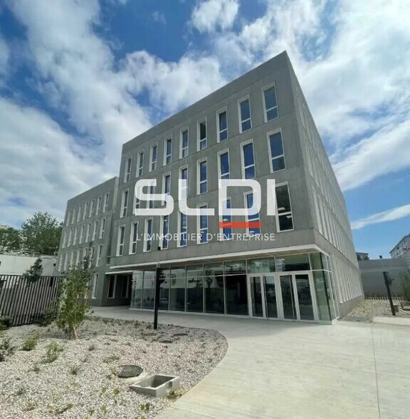 Office in Villeurbanne for lease - Building Photo - Image 1 of 10