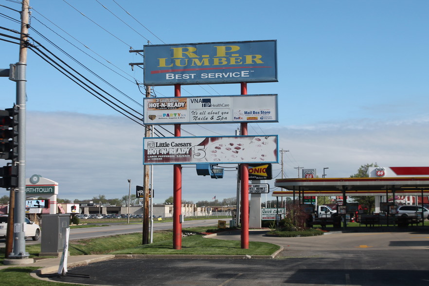 12603 State IL Hwy 143, Highland, IL for sale - Building Photo - Image 1 of 1