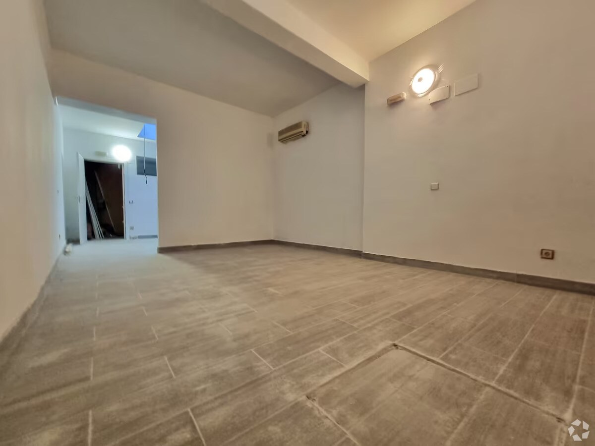 Multifamily in Madrid, Madrid for sale Interior Photo- Image 1 of 2