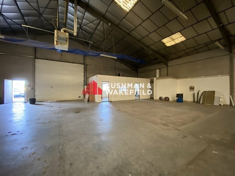 Industrial in Fenouillet for lease - Interior Photo - Image 3 of 4