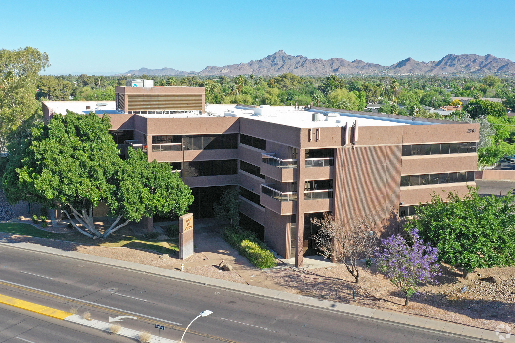 2910 N 44th St, Phoenix, AZ à vendre Photo du bâtiment- Image 1 de 1