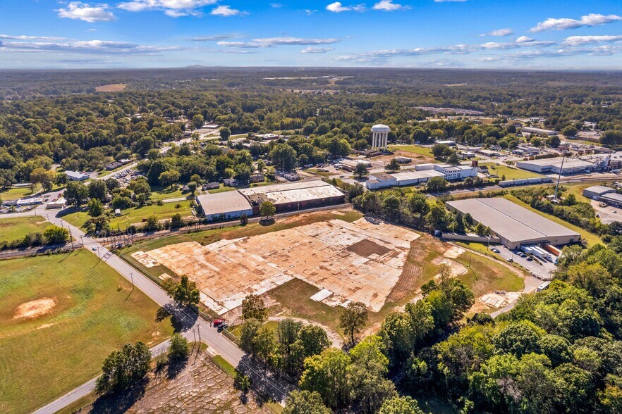 201 Phoenix St, Statesville, NC à vendre - Photo du bâtiment - Image 3 de 5