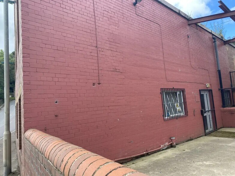 Elland Rd, Brighouse à louer - Photo du bâtiment - Image 3 de 3