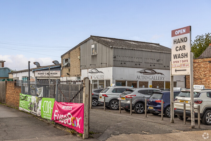 9 Windmill Rd, Hampton à vendre - Photo principale - Image 1 de 1