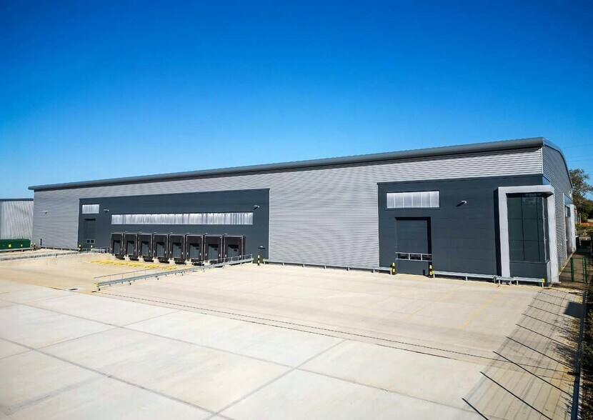 North Rd, Stevenage à louer - Photo du bâtiment - Image 2 de 10