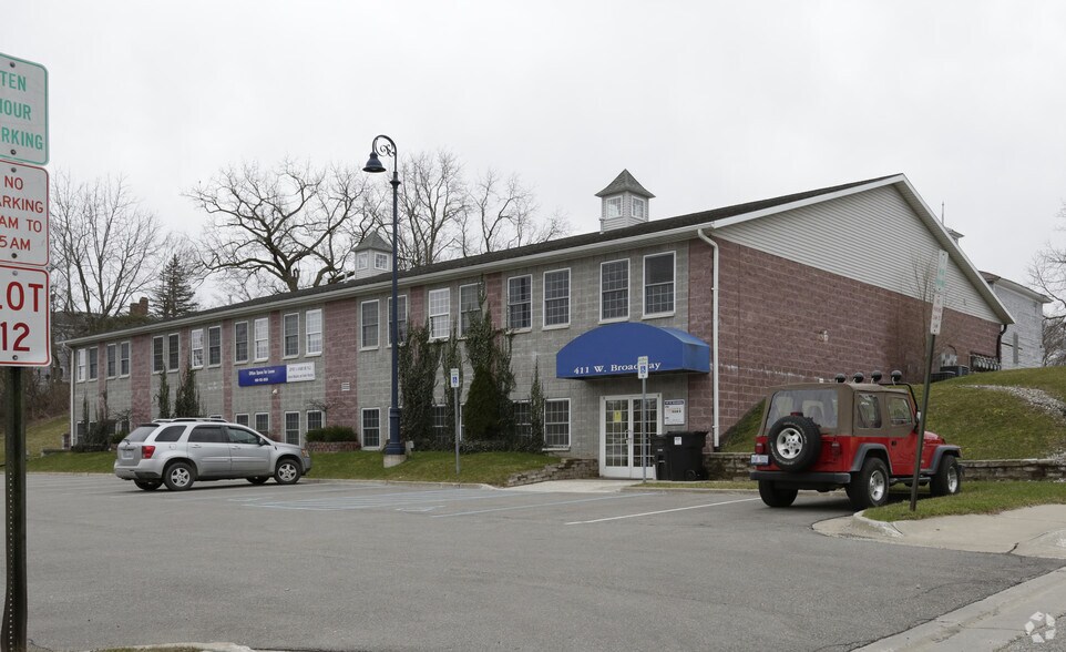 411 W Broadway St, Mount Pleasant, MI à vendre - Photo du bâtiment - Image 2 de 2