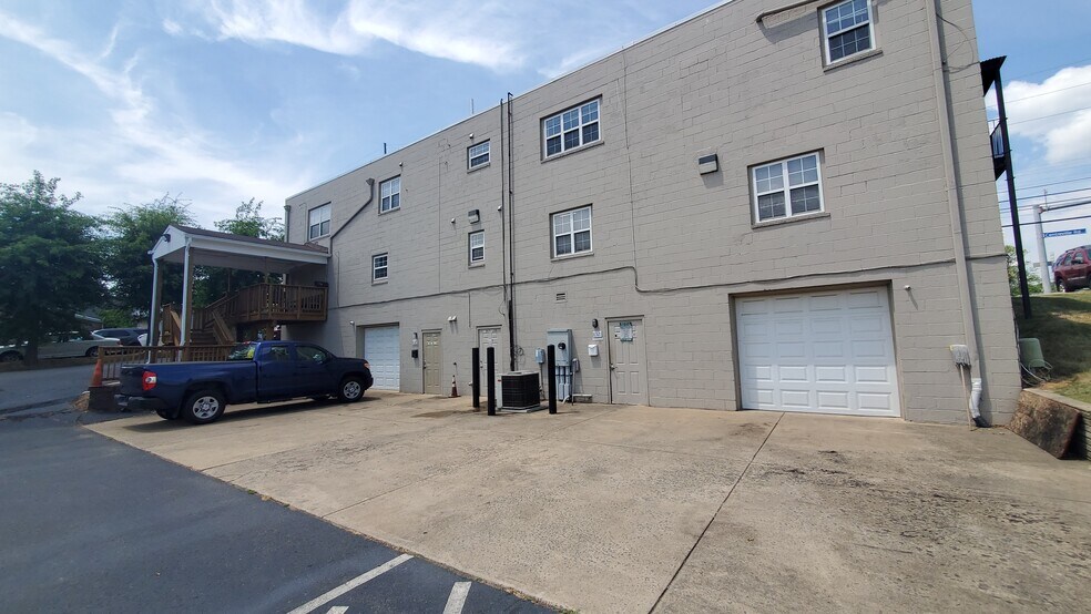 8317 Centreville Rd, Manassas, VA à louer - Photo du bâtiment - Image 2 de 13