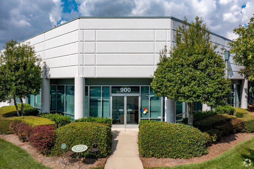 523 Davis Dr, Morrisville, NC à louer - Photo du bâtiment - Image 2 de 34