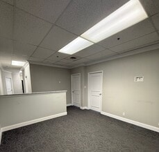 1901 Central Dr, Bedford, TX à louer Photo intérieure- Image 1 de 7