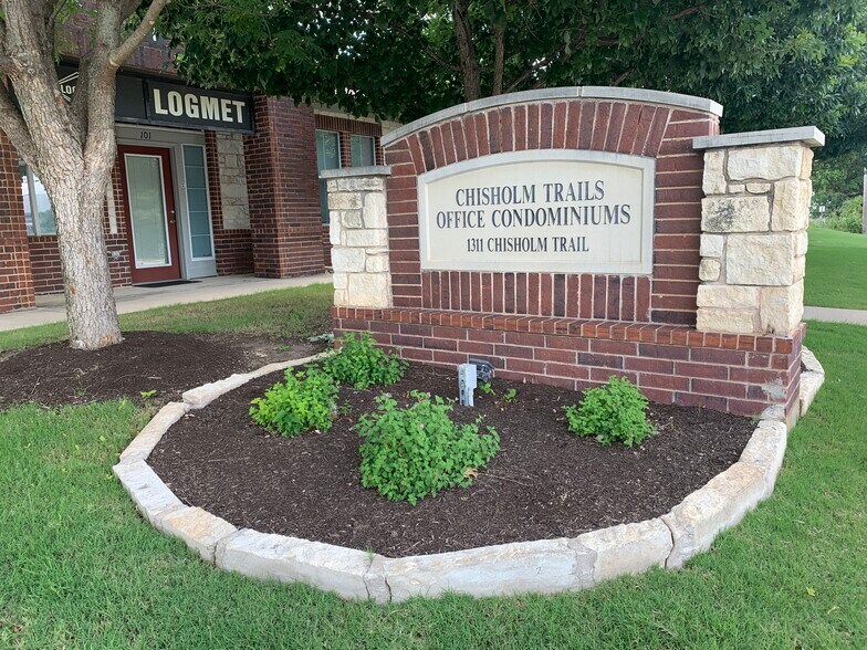 1311 Chisholm Trl, Round Rock, TX à vendre - Photo du bâtiment - Image 3 de 11