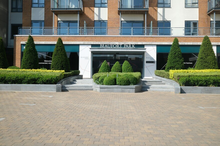 Aerodrome Rd, Londres à louer - Photo du bâtiment - Image 2 de 11