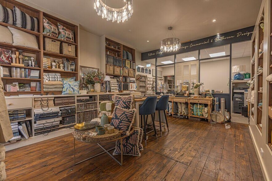 12-13 High St, Chepstow à vendre - Photo du bâtiment - Image 2 de 33