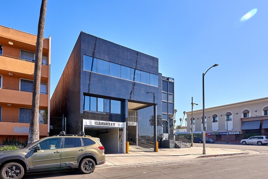 2655 W Olympic Blvd, Los Angeles, CA à louer - Photo du bâtiment - Image 2 de 4