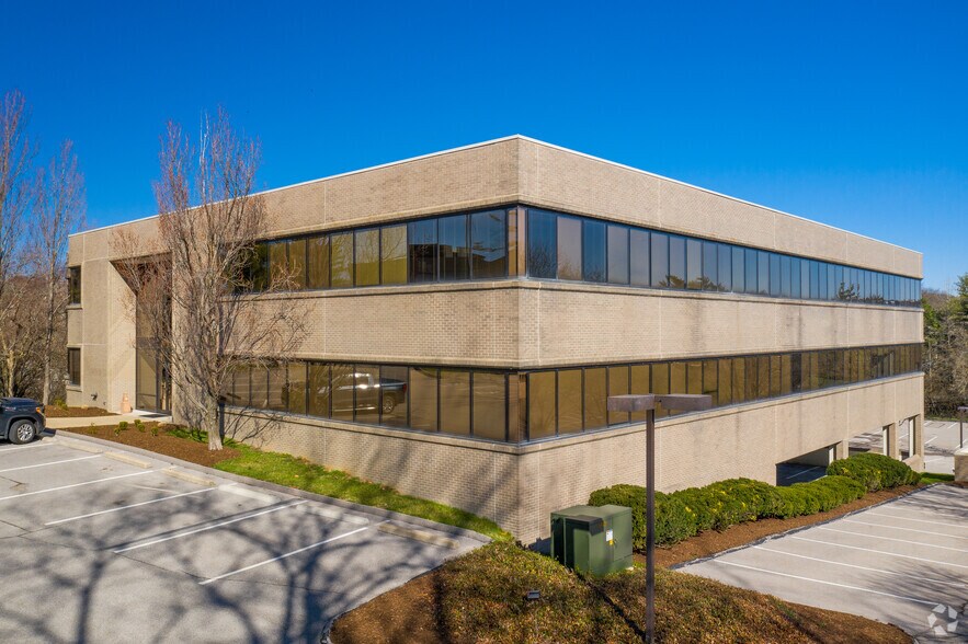 1716 Hidden Creek Ct, Saint Louis, MO à louer - Photo du bâtiment - Image 1 de 4