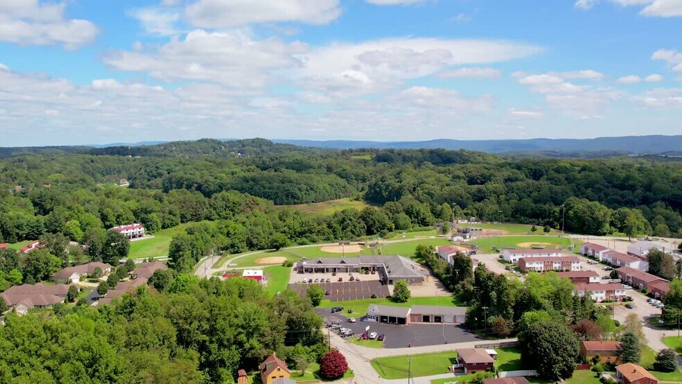 100 West Point Dr, Greensburg, PA à louer - Vidéo sur l’inscription commerciale - Image 2 de 16