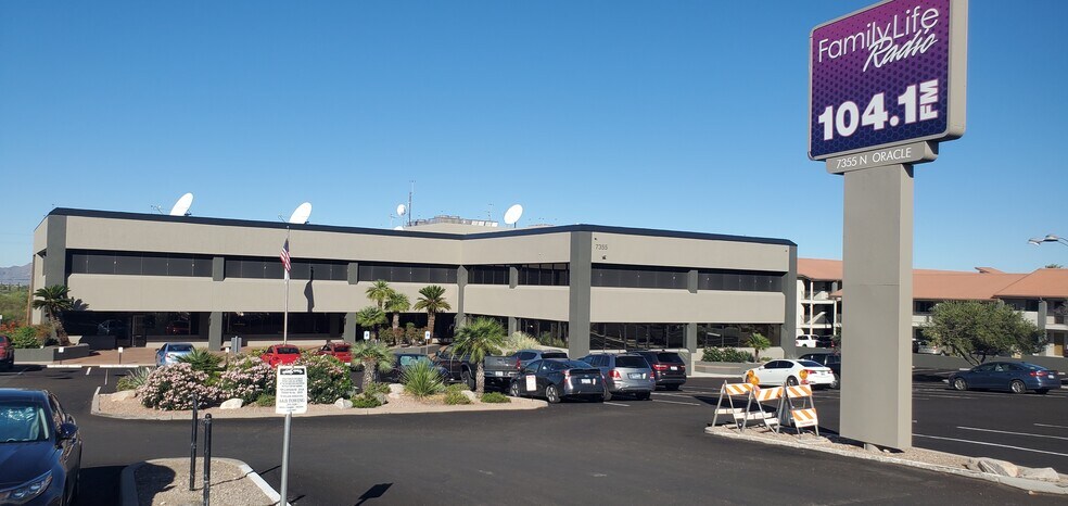7355 N Oracle Rd, Tucson, AZ à louer - Photo du bâtiment - Image 1 de 12