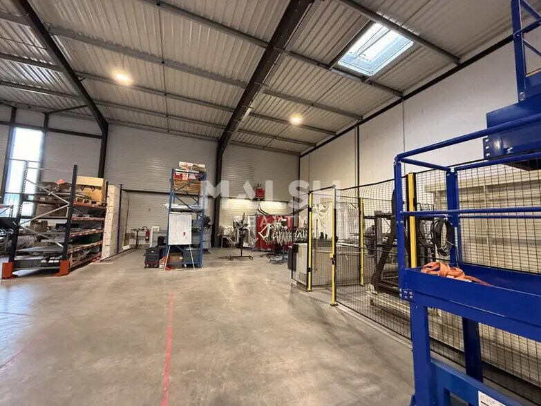 Flex in Jonage for lease - Interior Photo - Image 2 of 12