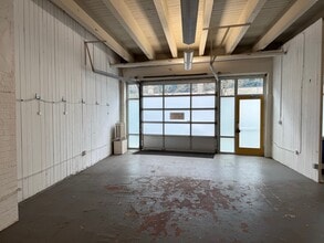 3131 Western Ave, Seattle, WA for lease Interior Photo- Image 1 of 5
