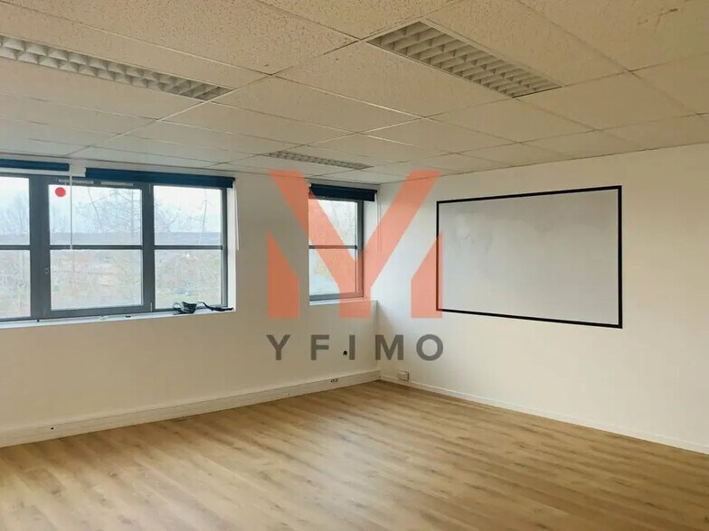 Bureau dans Poissy à louer - Photo intérieure - Image 3 de 5