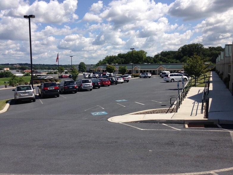 479 Port View Dr, Harrisburg, PA for sale - Building Photo - Image 3 of 17